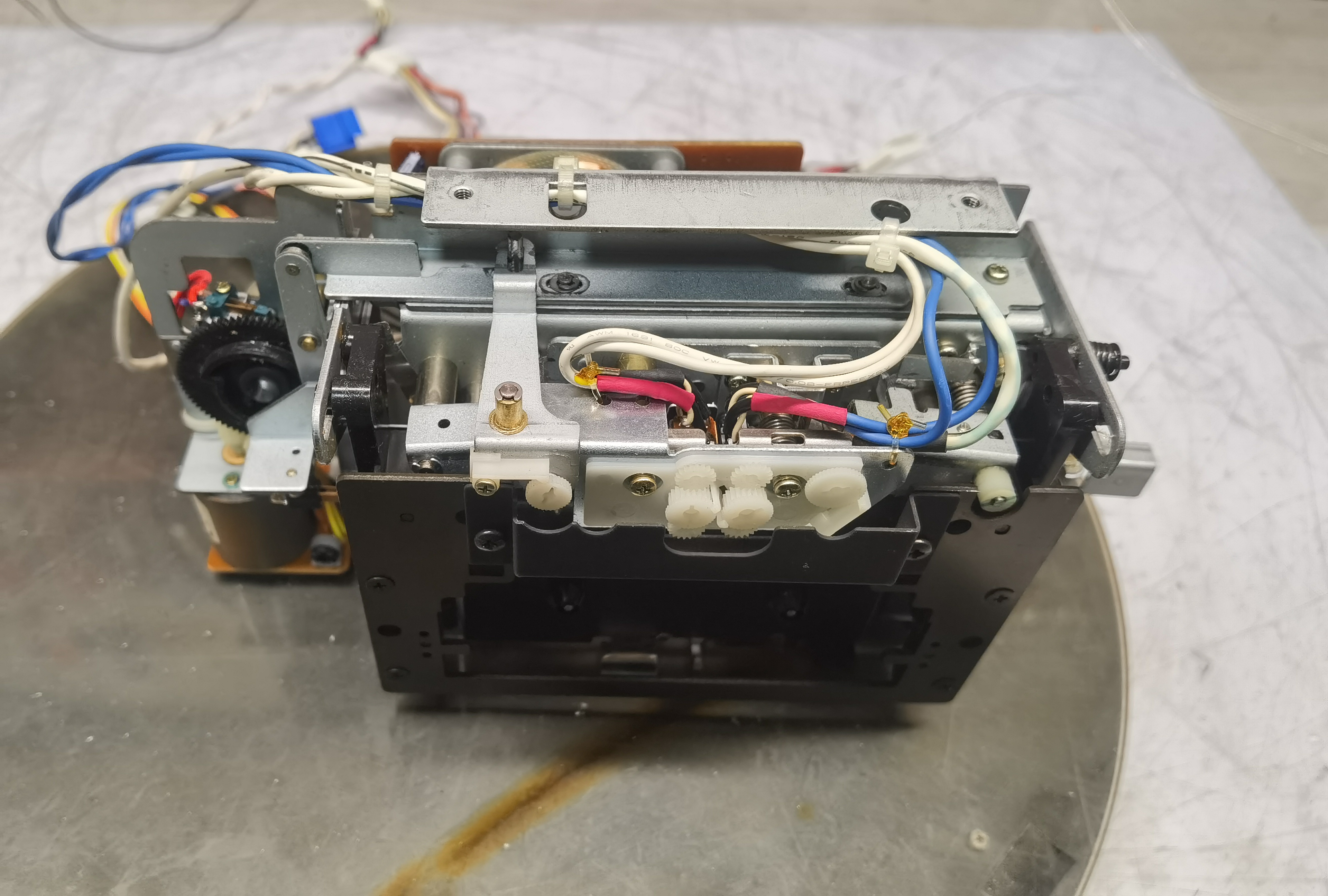 Nakamichi CR-7 - horizontal loading mechanism exposed